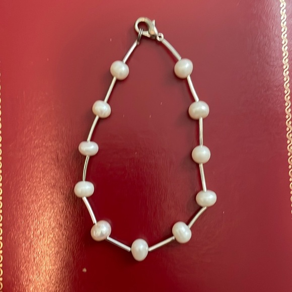 Silver and white pearl bracelet - Picture 1 of 2